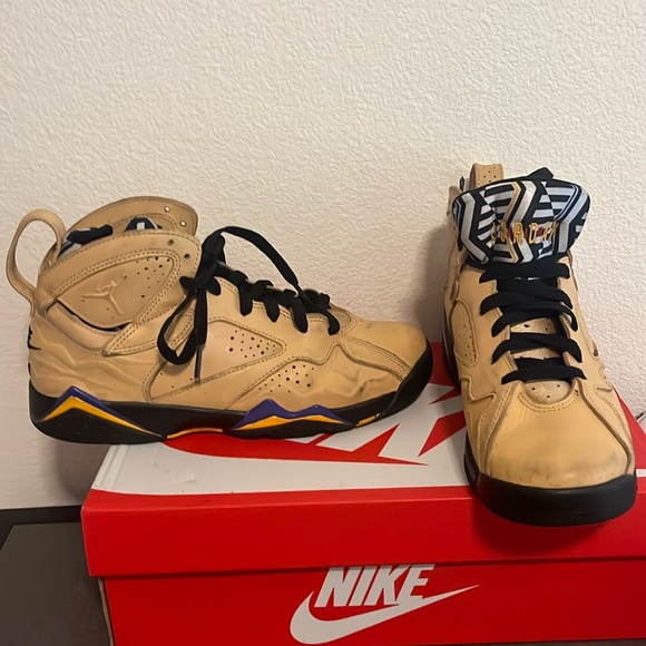 Nike’s - Picture 1 of 4